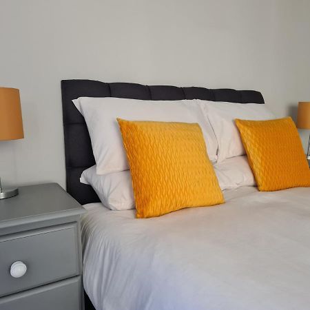 Whole House - 4 Bedrooms - Parking - Sleeps 8 Birmingham Extérieur photo
