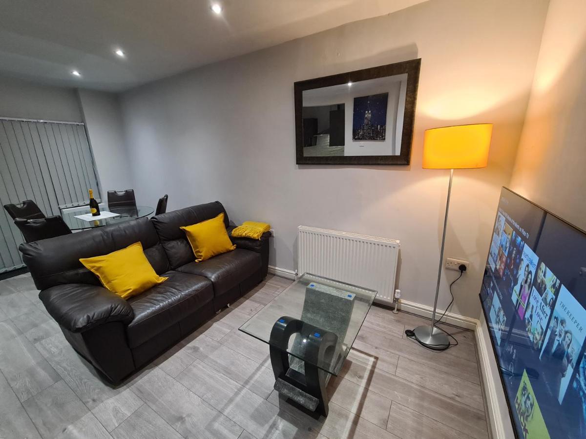 Whole House - 4 Bedrooms - Parking - Sleeps 8 Birmingham Extérieur photo