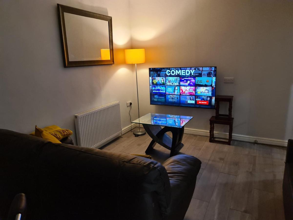Whole House - 4 Bedrooms - Parking - Sleeps 8 Birmingham Extérieur photo