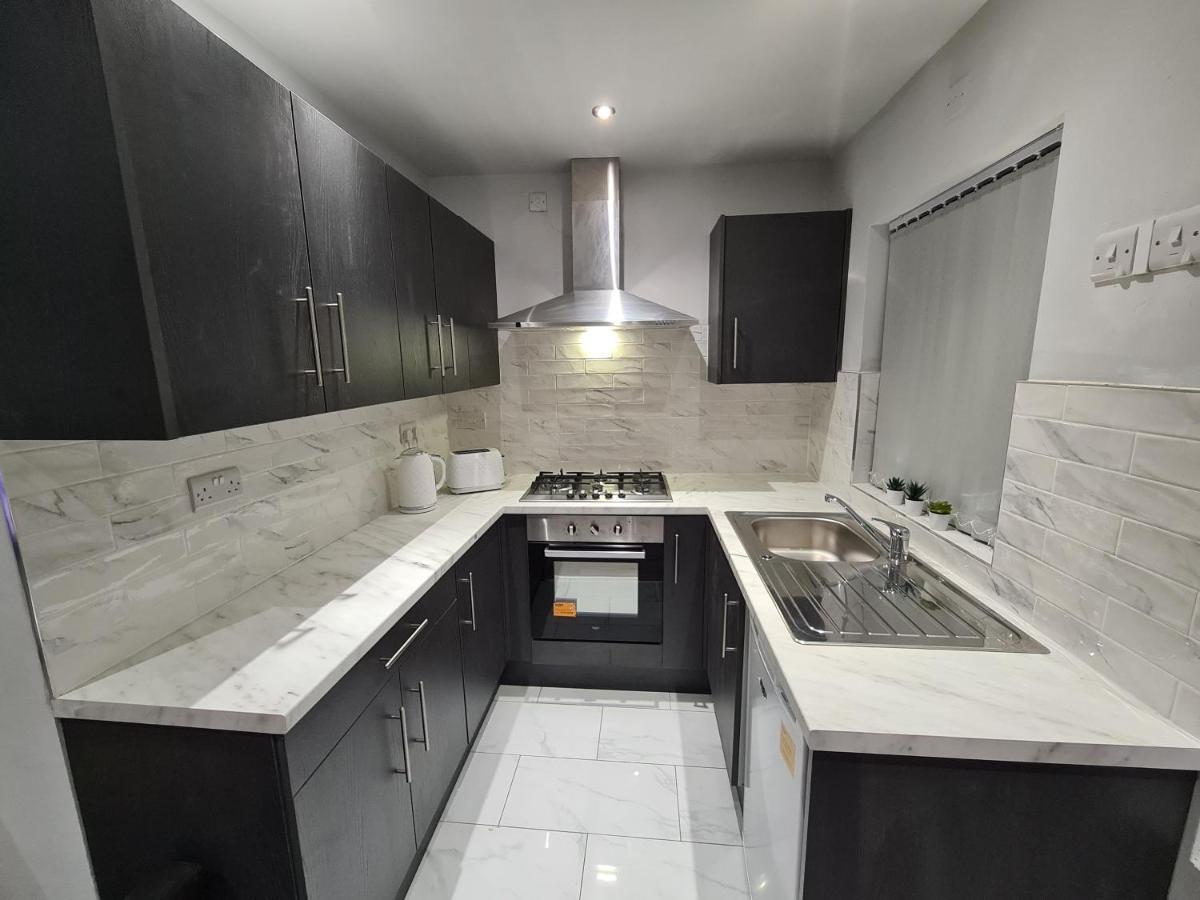 Whole House - 4 Bedrooms - Parking - Sleeps 8 Birmingham Extérieur photo