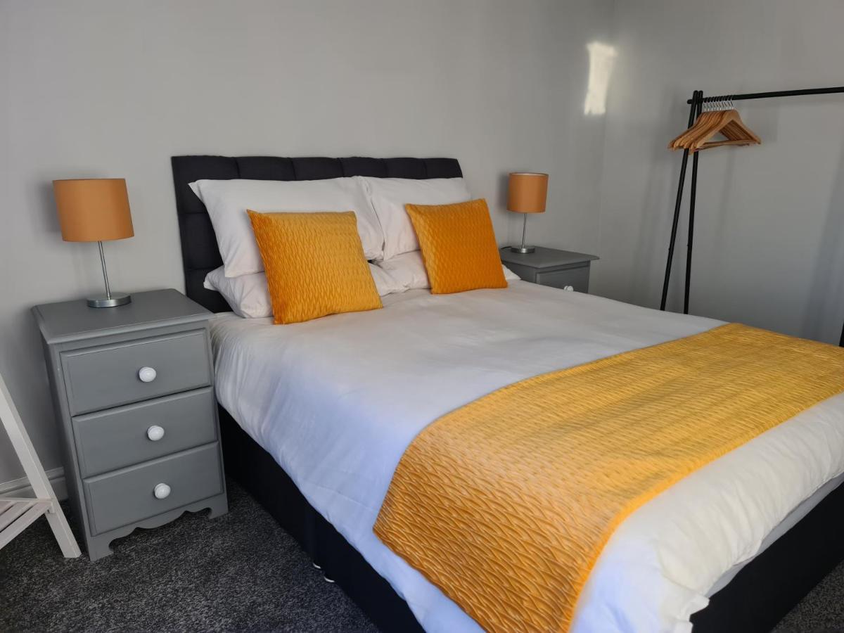 Whole House - 4 Bedrooms - Parking - Sleeps 8 Birmingham Extérieur photo