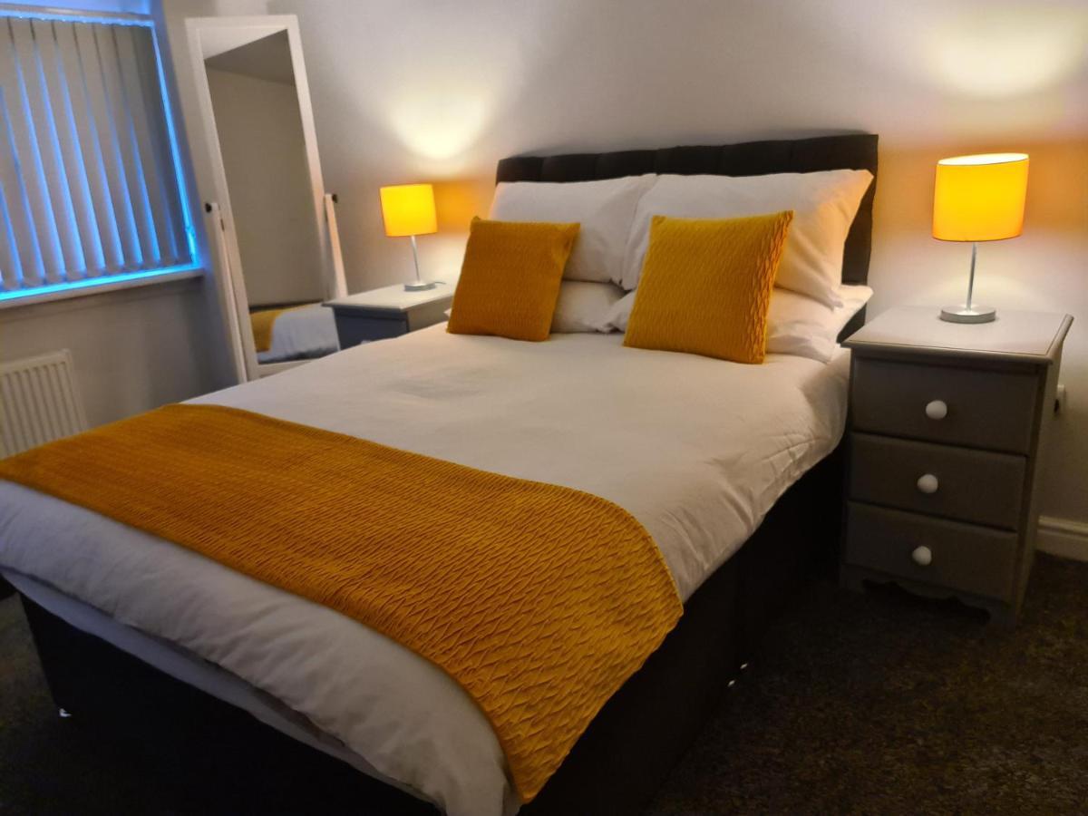 Whole House - 4 Bedrooms - Parking - Sleeps 8 Birmingham Extérieur photo
