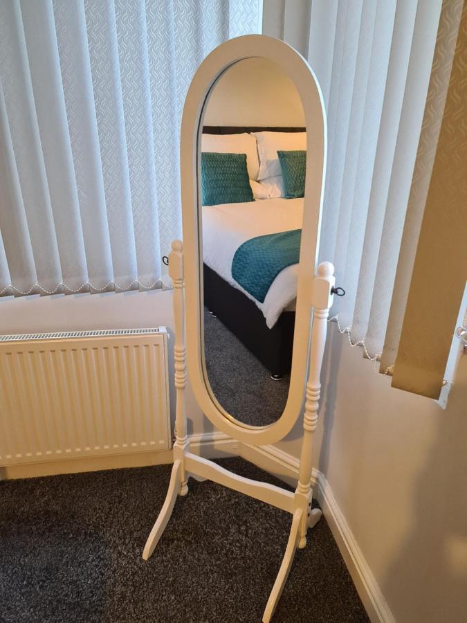 Whole House - 4 Bedrooms - Parking - Sleeps 8 Birmingham Extérieur photo