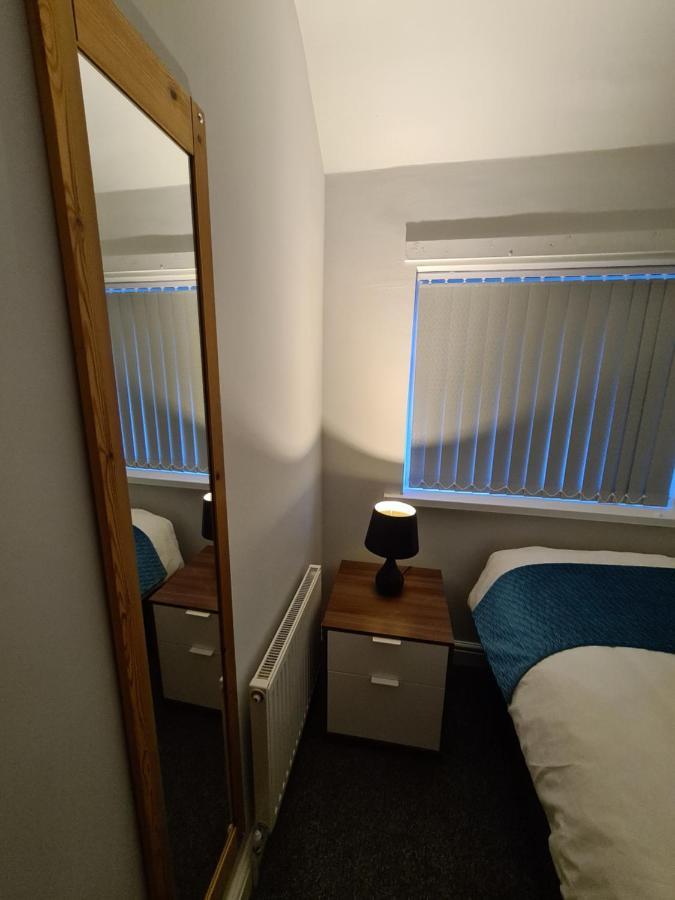 Whole House - 4 Bedrooms - Parking - Sleeps 8 Birmingham Extérieur photo
