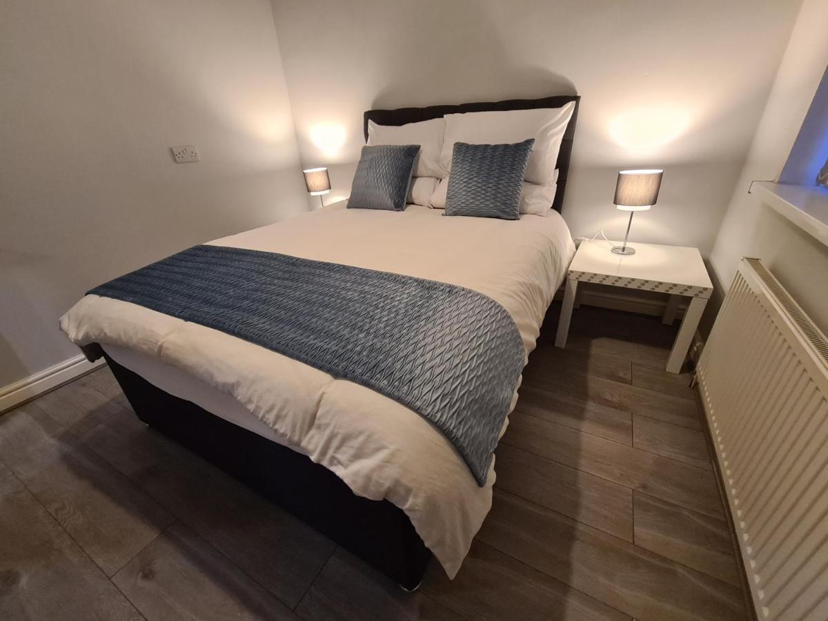 Whole House - 4 Bedrooms - Parking - Sleeps 8 Birmingham Extérieur photo