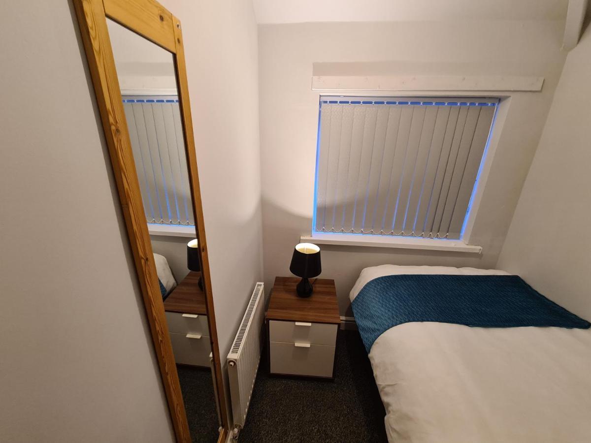 Whole House - 4 Bedrooms - Parking - Sleeps 8 Birmingham Extérieur photo