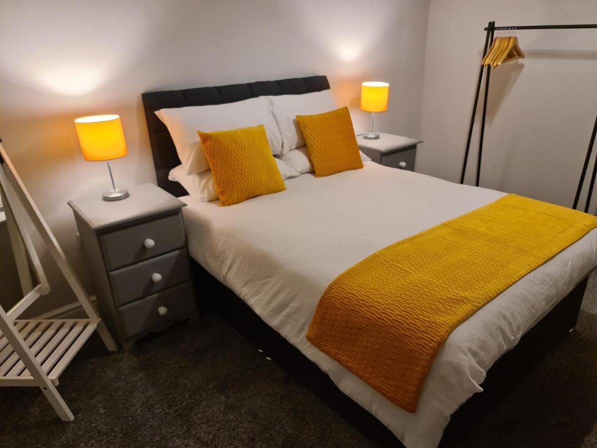 Whole House - 4 Bedrooms - Parking - Sleeps 8 Birmingham Extérieur photo