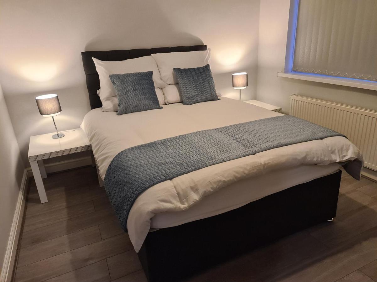 Whole House - 4 Bedrooms - Parking - Sleeps 8 Birmingham Extérieur photo