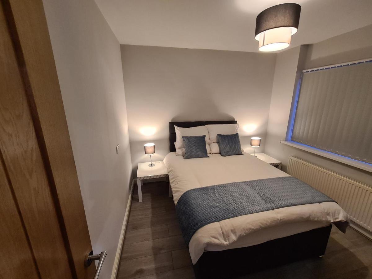 Whole House - 4 Bedrooms - Parking - Sleeps 8 Birmingham Extérieur photo