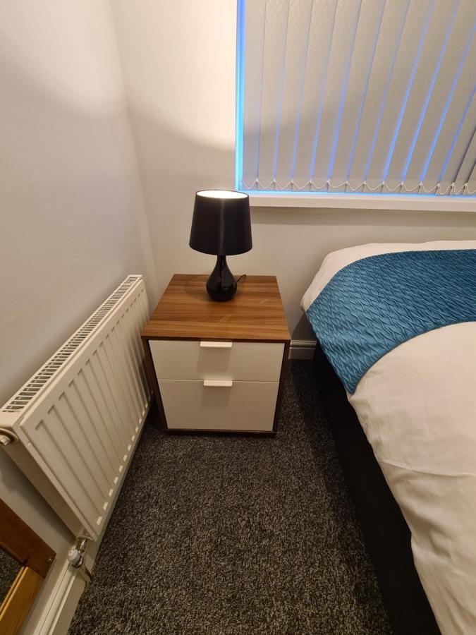 Whole House - 4 Bedrooms - Parking - Sleeps 8 Birmingham Extérieur photo