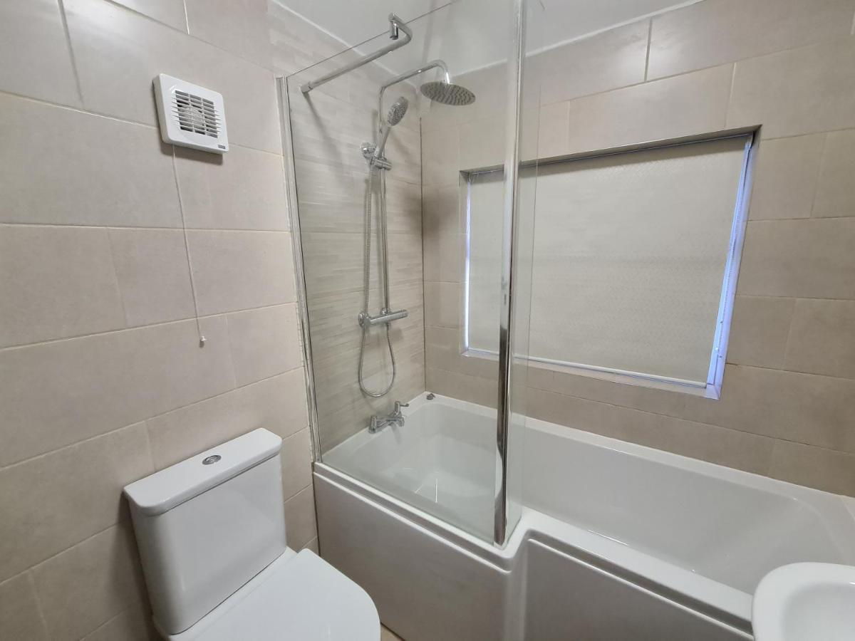 Whole House - 4 Bedrooms - Parking - Sleeps 8 Birmingham Extérieur photo